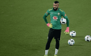 Alex Muralha seleção - Somos Fanáticos - Craques que atuaram na Seleção Brasileira e jogarão a Série B