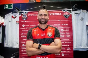 Léo Gamalho Vitória - Victor Ferreira- ECV - Jogadores mais veteranos que disputarão a Série B 2023; conheça