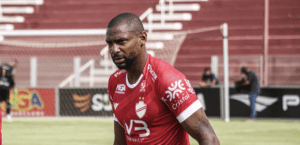 Rafael Donato - Douglas Monteiro - Vila Nova - jogadores com melhores números de cortes por partida na Série B 2022 (1)