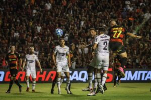 Com dois gols de Éder, Criciúma busca empate no fim contra o Sport