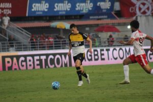 Criciúma vence o CRB e volta a colar no G-4