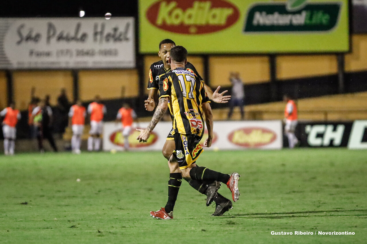 Vitória toma pressão no fim, mas bate o Novorizontino e volta ao G-4 em jogo  decisivo da Série B - Metro 1