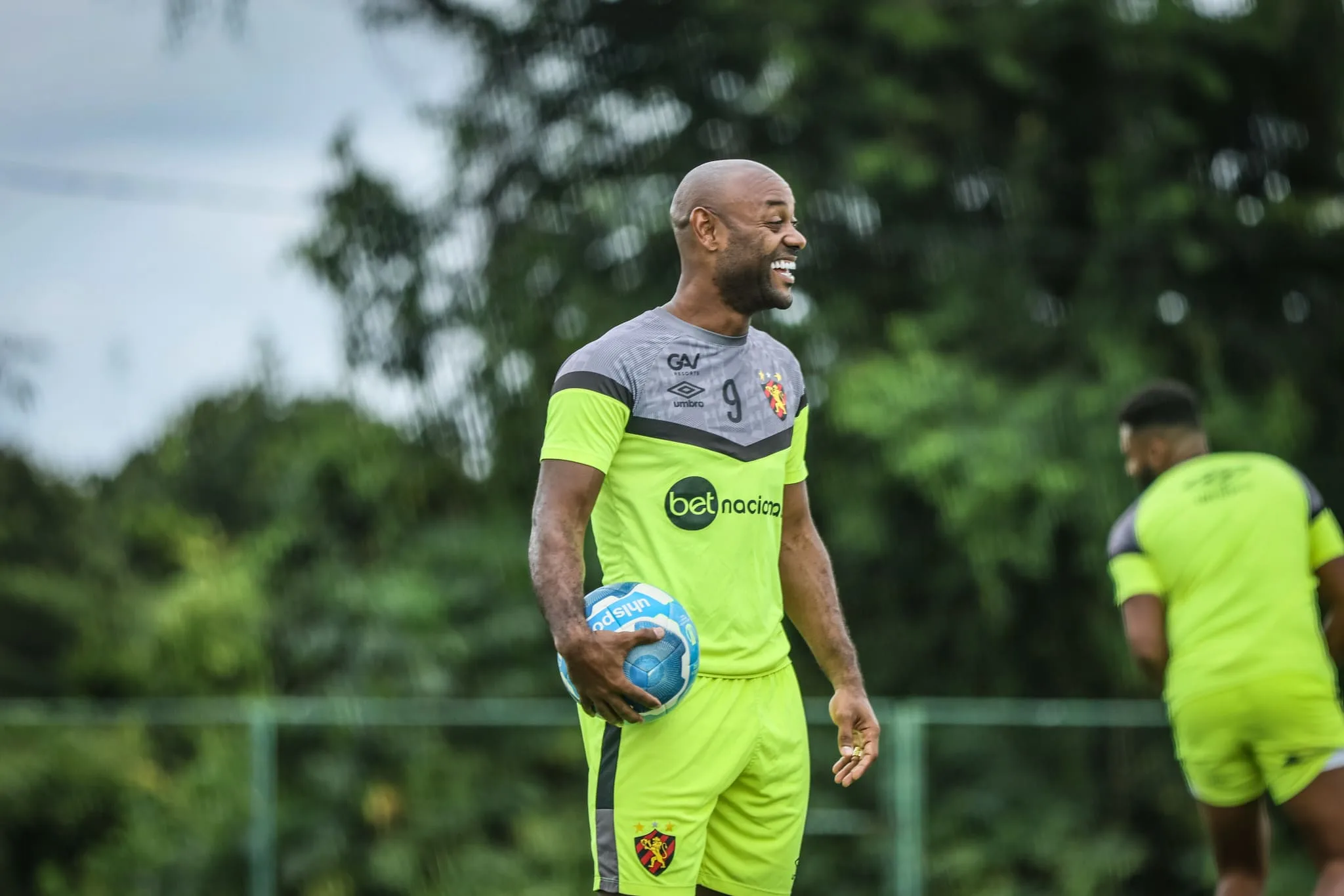 Vagner Love coloca título da Série B como maior meta em reta final da  carreira