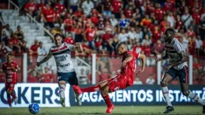 Vila Nova vence o Botafogo-SP e mantém a esperança pelo o acesso