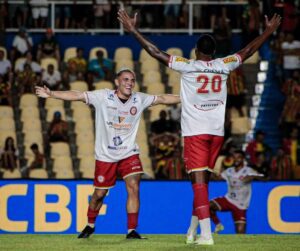 Com gol nos acréscimos, Tombense vence o Sampaio Corrêa e deixa o Z-4