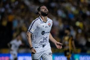 De virada, Vitória vence o Novorizontino e está de volta a Série A 2