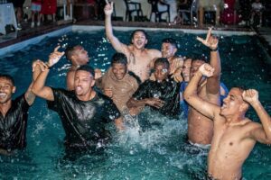 Jogadores, diretores e familiares comemoram título do Vitória - Foto Victor Ferreira/ECV