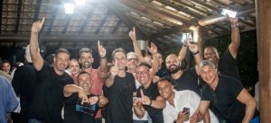 Jogadores, diretores e familiares comemoram título do Vitória - Foto Victor Ferreira/ECV