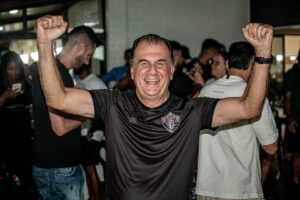 Jogadores, diretores e familiares comemoram título do Vitória - Foto Victor Ferreira/ECV