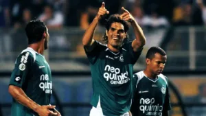 Conheça alguns dos maiores jogadores da história do Goiás - Fernandão