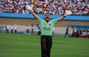 Conheça alguns dos maiores jogadores da história do Goiás - Harlei
