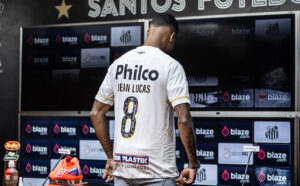 Jean Lucas - folha salarial Santos - Foto Raul Baretta SFC (2)_Easy-Resize.com
