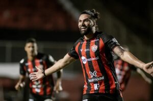 Léo Gamalho - Foto Victor Ferreira - EC Vitória_Easy-Resize.com