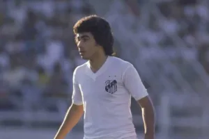 Jogadores que mais vezes vestiram a camisa do Santos na história - Clodoaldo