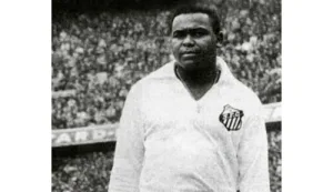 Jogadores que mais vezes vestiram a camisa do Santos na história - Coutinho